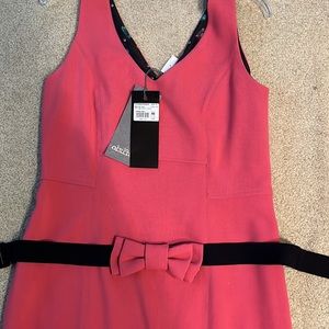 Dark pink sleeveless v-neck dress
